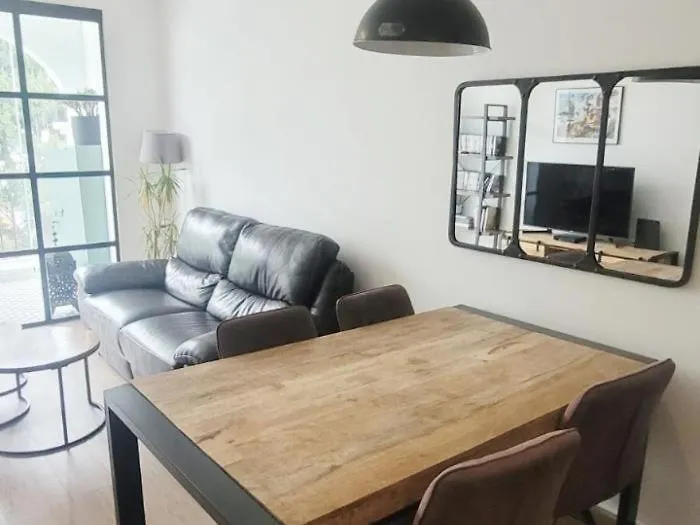 Partial Ocean View 3 Bed - 100 M From The Beach location